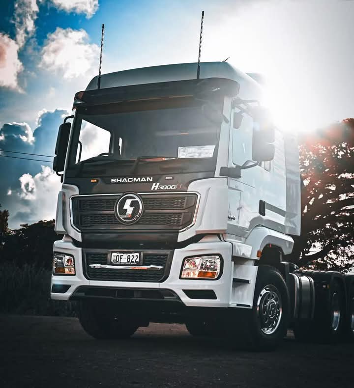 SHACMAN H3000S 6×4 Tracteur Routier - Image 3